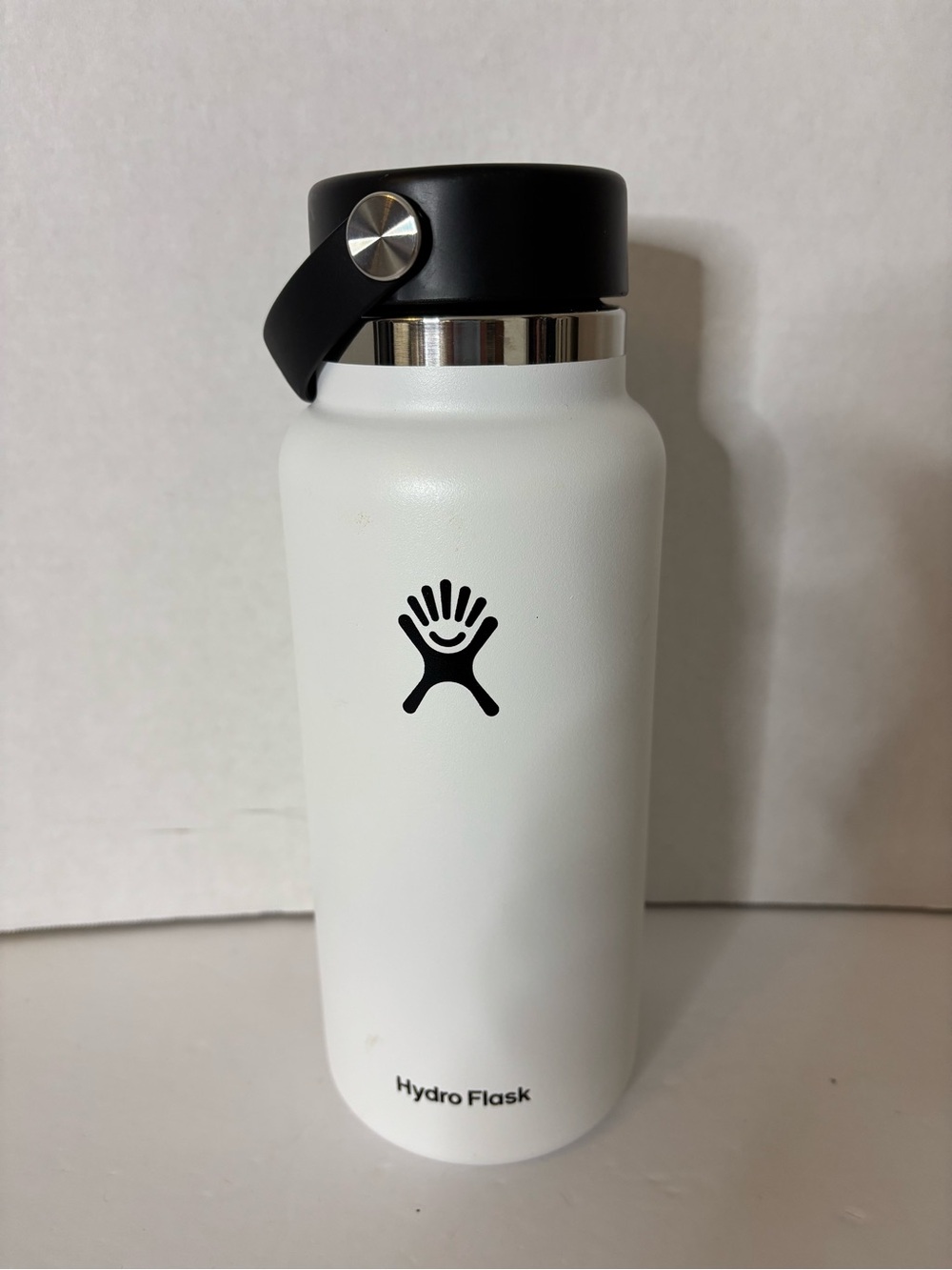 Hydro Flask 24 oz White and Black Seal Tight Lid and Double Wall Stainless